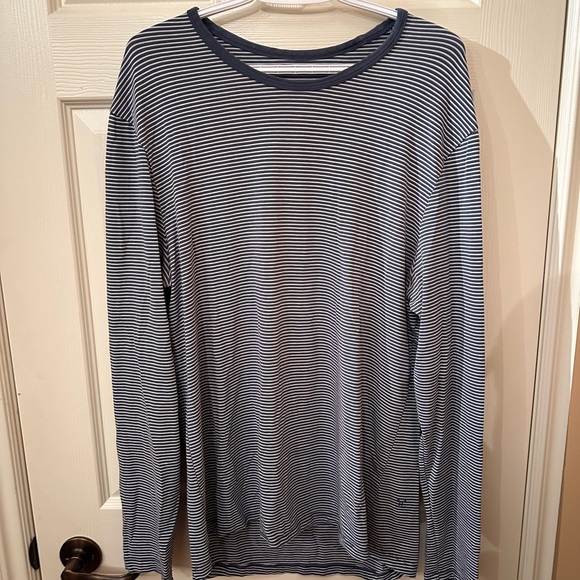 Lululemon 5 Year Long Sleeve - Picture 2 of 4